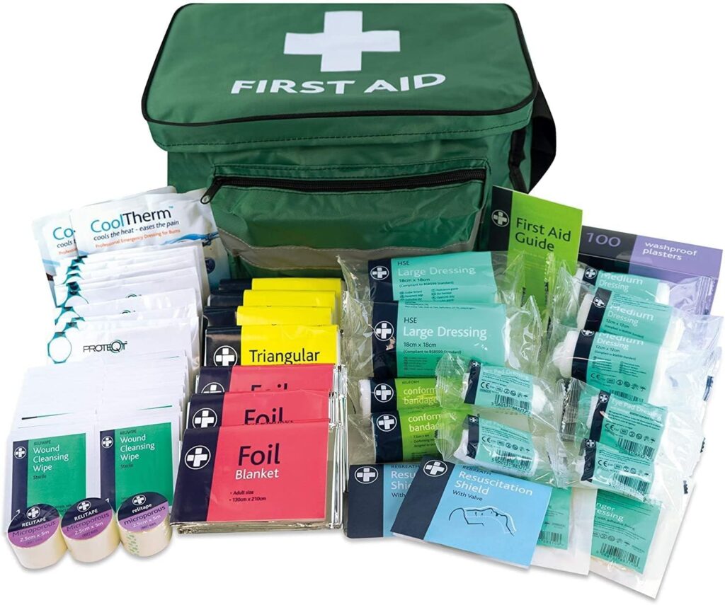 Lewis-Plast Kit di Primo Soccorso Completo da 224 Pezzi - Design Compatto per una Comoda Conservazione, Ideale per Casa, Ufficio e Sport - Kit Medico da Casa